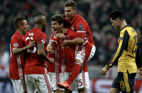 曼联2-2埃弗顿，B费点射+助攻，芒特破门，海文自摆乌龙