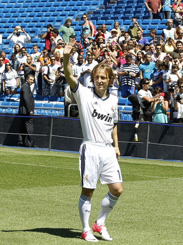 京媒：之前受伤的李磊今天参与国安赛前训练，冯博轩因伤缺席