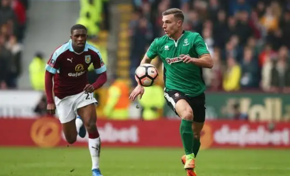 加泰电台：拉波尔塔想请前球员回诺坎普拍照，梅西不太可能去