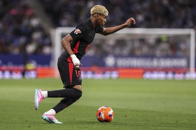 斯普利特：灰熊的双塔阵容不常见但很有威胁，我们得严阵以待